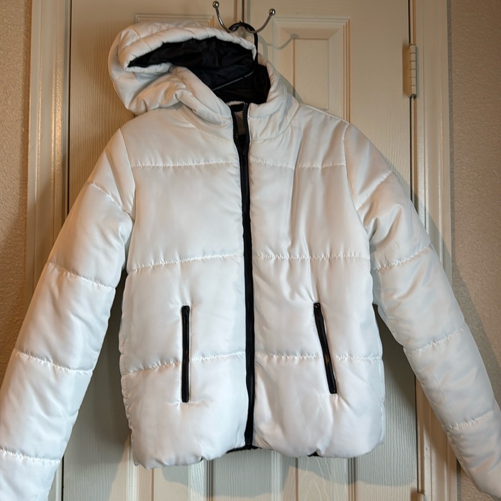 Rue21 - Junior’s White Puff Jacket - Size M